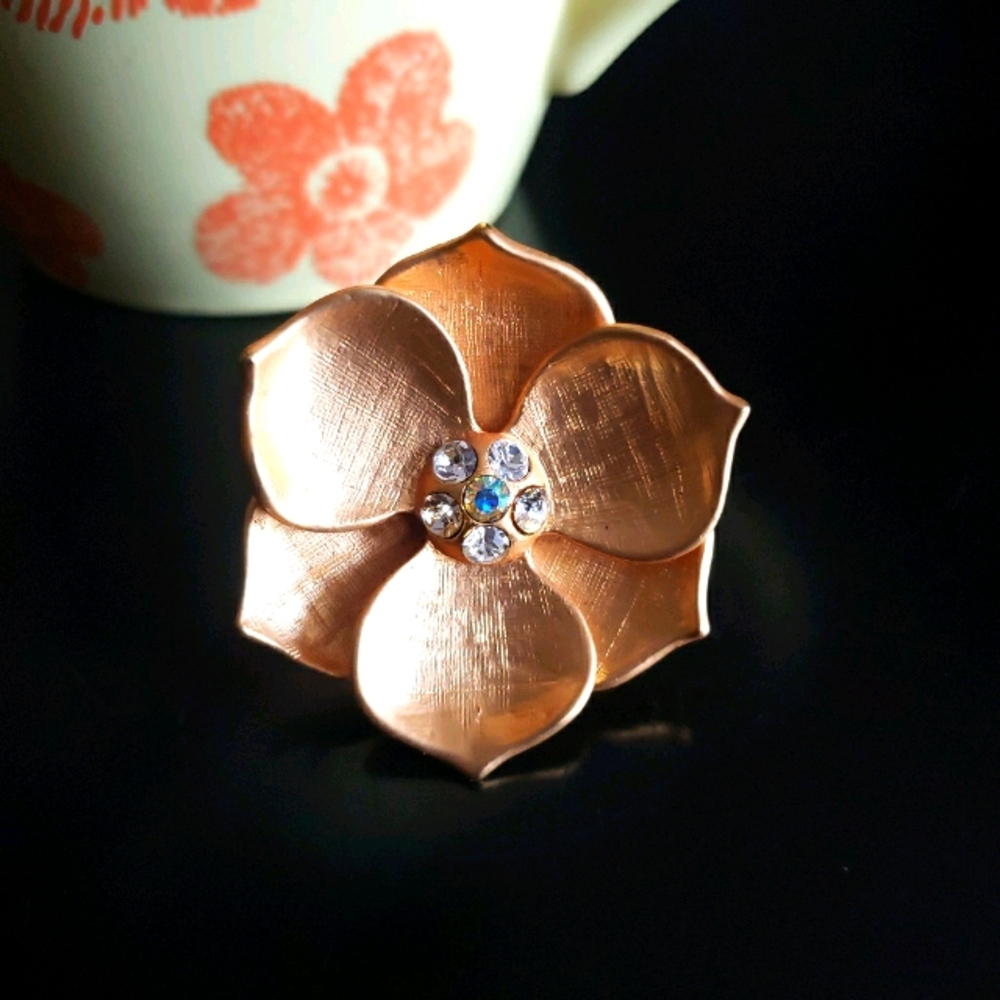 NWT Golden Flower Stretch Band Ring